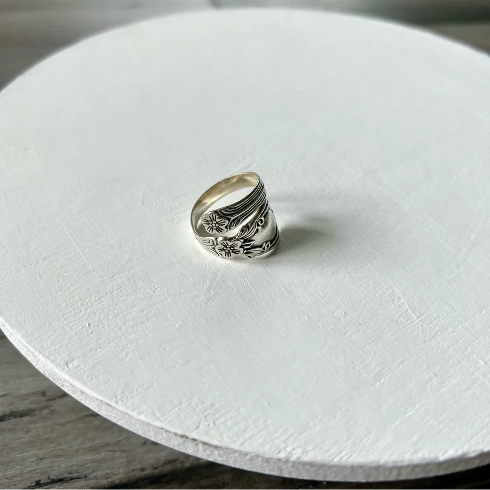 Vintage 1990s Avon Sterling Silver Spoon Ring w/ Floral Details Adjustable - Picture 2 of 9